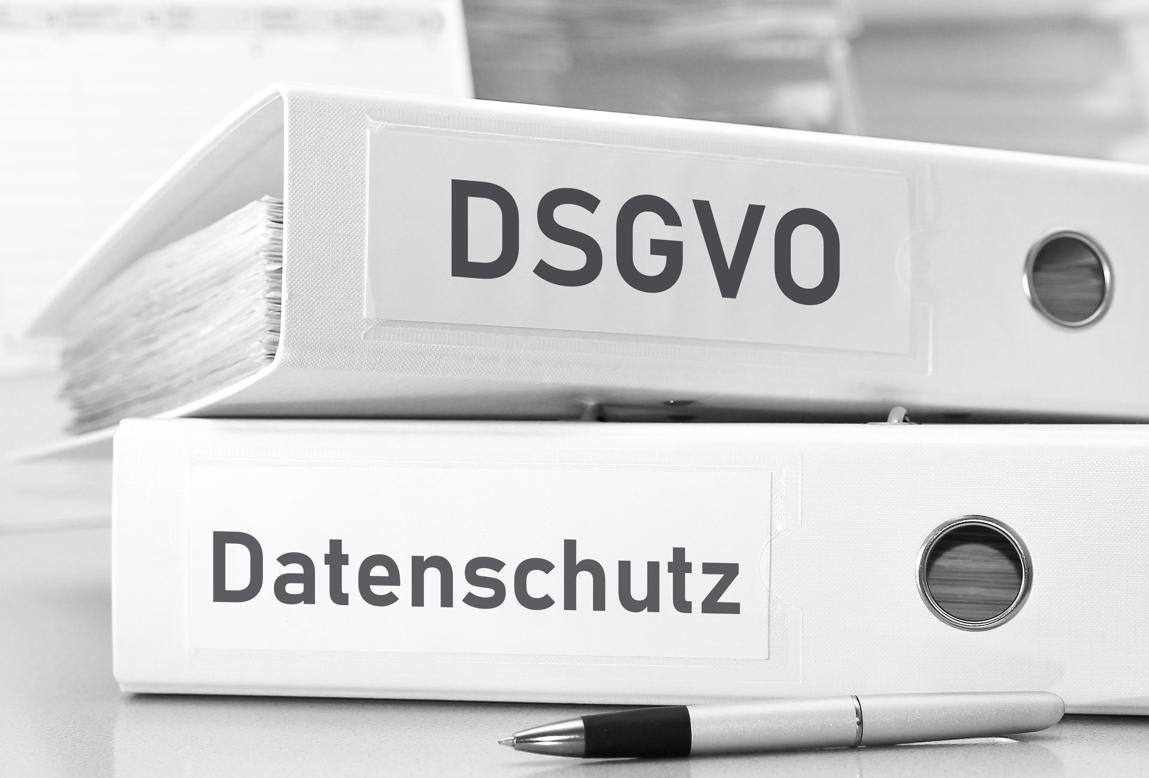 UC Cloud Act vs DSGVO - Shutterstock / staukestock